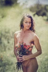 theportiaeverly.com - 0004-Photo Set- Nude in a field of wildflowers thumbnail